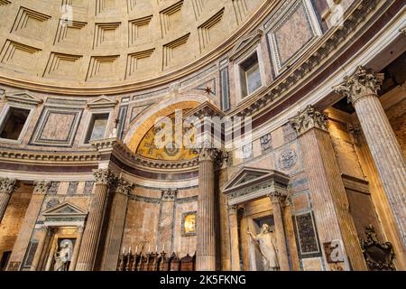 Pantheon (Basilica di Santa Maria ad Martiri o Basilica di San Maria e i Martiri), Basilica Cattolica Romana, Roma, Italia Foto Stock