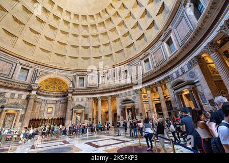 Pantheon (Basilica di Santa Maria ad Martiri o Basilica di San Maria e i Martiri), Basilica Cattolica Romana, Roma, Italia Foto Stock