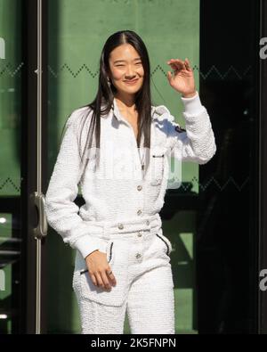 Chutimon Chuengcharoensukying partecipa alla Chanel Womenswear Primavera/Estate 2023, SETTIMANA DELLA MODA DI PARIGI - 4 2022 OTTOBRE Foto Stock