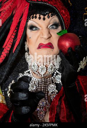 Myra Dubois di Britains ha ottenuto talento al lancio di pantomime bianco neve 2022, Leigh-on-Sea, Essex © Clarissa Debenham / Alamy Foto Stock