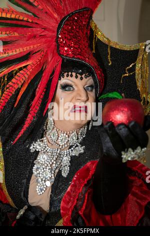 Myra Dubois di Britains ha ottenuto talento al lancio di pantomime bianco neve 2022, Leigh-on-Sea, Essex © Clarissa Debenham / Alamy Foto Stock