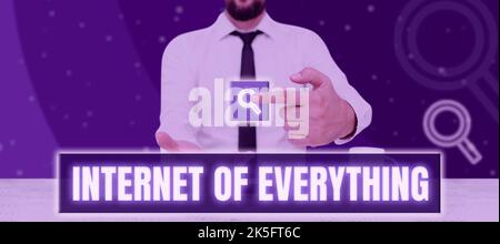 Scrittura visualizzazione di testo Internet di tutto. Parola per città moderna intelligente e rete di comunicazione wireless Foto Stock