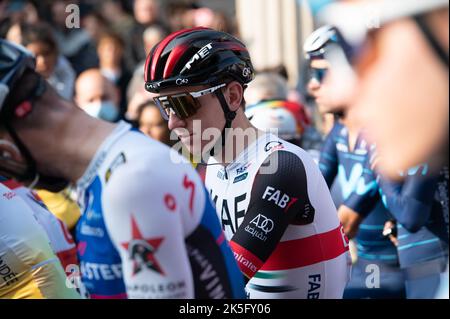 Bergamo, Italia. 08th Ott 2022. Tadej Pogacar, UAE Team Emirates durante giro di Lombardia, Street Cycling a Bergamo, Italia, Ottobre 08 2022 Credit: Independent Photo Agency/Alamy Live News Foto Stock