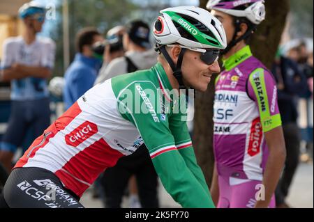 Bergamo, Italia. 08th Ott 2022. Filippo Zana, team Bardiani-CSF-Faizane durante il giro di Lombardia, Street Cycling a Bergamo, Italia, Ottobre 08 2022 Credit: Independent Photo Agency/Alamy Live News Foto Stock