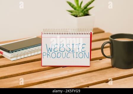 Produzione di Web site di segno di scrittura della mano. Creazione di siti di foto concettuali con contenuti di layout e grafica Foto Stock