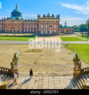 Il Neues Palais (Palazzo nuovo), un edificio barocco prussiano, in particolare in stile rococò Federico, Parco Sanssouci, Potsdam, Brandeburgo, Germania. Foto Stock