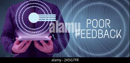Testo che mostra ispirazione scarso feedback. Concetto che significa valutazione ridotta data al prodotto e al servizio offerti Foto Stock