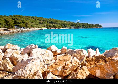 Isola di Murter spiaggia laguna turchese Slanica, arcipelago Dalmazia della Croazia Foto Stock