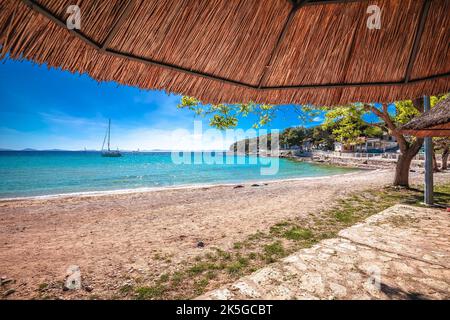 Isola di Murter turchese laguna spiaggia Slanica vista, Dalmazia arcipelago della Croazia Foto Stock