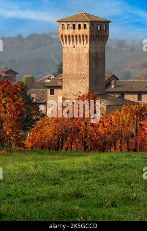 Autunno al Castello di Levizzano Rangone, Modena, Emilia Romagna, Italia Foto Stock