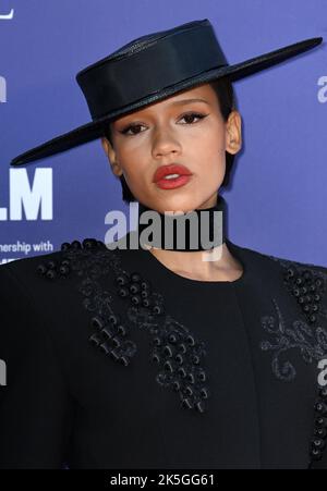 Londra, Regno Unito. 08th Ott 2022. Ottobre 8th, 2022. Londra, Regno Unito. Taylor Russell arriva al BFI London Film Festival Premiere of Bones and All, Royal Festival Hall. Credit: Doug Peters/Alamy Live News Foto Stock