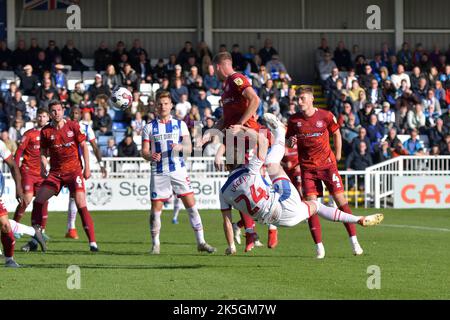 Hartlepool, Regno Unito. 05th Ott 2022. Alex Lacey di Hartlepool United tenta un calcio di testa durante la partita della Sky Bet League 2 tra Hartlepool United e Carlisle United a Victoria Park, Hartlepool, sabato 8th ottobre 2022. (Credit: Scott Llewellyn | NOTIZIE MI) Credit: NOTIZIE MI & Sport /Alamy Live News Foto Stock