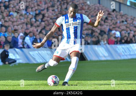 Hartlepool, Regno Unito. 05th Ott 2022. Josh Umerah di Hartlepool United oscilla in una croce durante la partita della Sky Bet League 2 tra Hartlepool United e Carlisle United a Victoria Park, Hartlepool sabato 8th ottobre 2022. (Credit: Scott Llewellyn | NOTIZIE MI) Credit: NOTIZIE MI & Sport /Alamy Live News Foto Stock