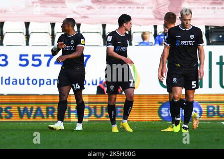 Victor Adeboyejo (14 Burton Albion) celebra il suo obiettivo durante la partita della Sky Bet League 1 tra Peterborough e Burton Albion a London Road, Peterborough sabato 8th ottobre 2022. (Credit: Kevin Hodgson | MI News) Credit: MI News & Sport /Alamy Live News Foto Stock