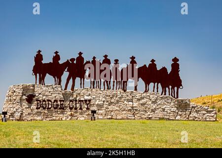 Dodge City, Kansas - Una scultura da cowboy accoglie i visitatori a Dodge City. Foto Stock