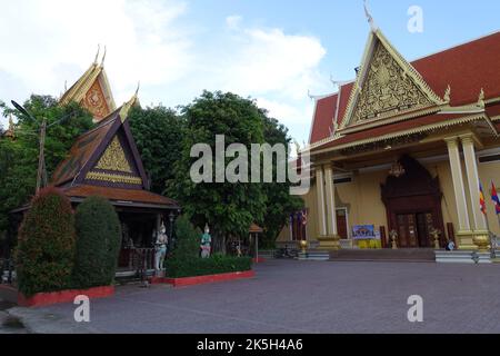 Tempio buddista cambogiano nel centro di Phnom penh Foto Stock