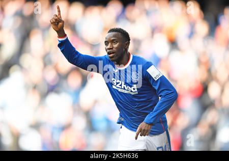 Glasgow, 8th ottobre 2022. Fashion Sakala di Rangers celebra il suo obiettivo e Rangers quarto durante la Cinch Premiership match all'Ibrox Stadium, Glasgow. Il credito dell'immagine dovrebbe essere: Neil Hanna / Sportimage Credit: Sportimage/Alamy Live News Foto Stock