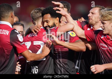 Jordan Roberts di Stevenage festeggia il secondo gol della partita durante la partita della Sky Bet League Two al Lamex Stadium di Stevenage. Data immagine: Sabato 8 ottobre 2022. Foto Stock