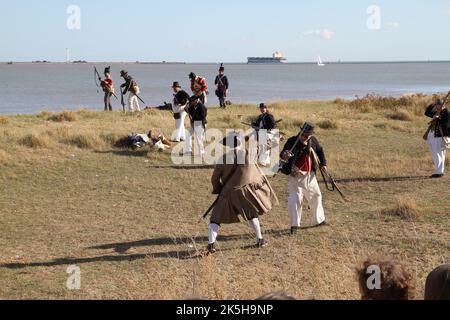 Harwich, Regno Unito. 08th Ott 2022. Il 17th° Harwich International Shanty Festival si svolge questo fine settimana. Il festival celebra il passato marittimo di Harwich con artisti provenienti dall'estero a partecipare. Il festival presenta anche rievocazioni di battaglie e battaglie sulla spiaggia. Credit: Eastern views/Alamy Live News Foto Stock