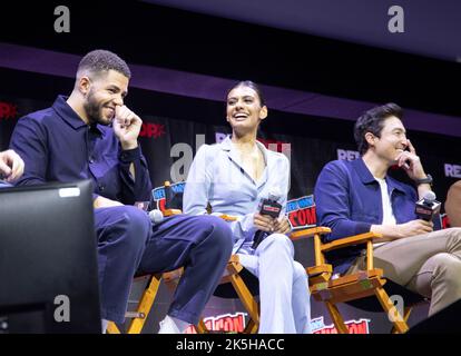 New York, Stati Uniti. 07th Ott 2022. Membri del cast Amazon's Wheel of Time Credit: Veronica Bruno/Alamy Foto Stock