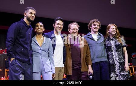 New York, Stati Uniti. 07th Ott 2022. Membri del cast Amazon's Wheel of Time Credit: Veronica Bruno/Alamy Foto Stock