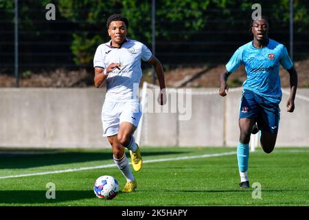 Swansea, Galles. 8 ottobre 2022. Kyrell Wilson di Swansea City in azione durante la partita della Professional Development League Cup tra Swansea City Under 18 e Exeter City Under 18 alla Swansea City Academy di Swansea, Galles, Regno Unito, il 8 ottobre 2022. Credit: Duncan Thomas/Majestic Media. Credit: Majestic Media Ltd/Alamy Live News Foto Stock