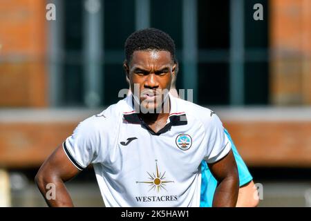 Swansea, Galles. 8 ottobre 2022. Geoffroy Bony di Swansea City durante la partita della Professional Development League Cup tra Swansea City Under 18 e Exeter City Under 18 alla Swansea City Academy di Swansea, Galles, Regno Unito, il 8 ottobre 2022. Credit: Duncan Thomas/Majestic Media. Credit: Majestic Media Ltd/Alamy Live News Foto Stock