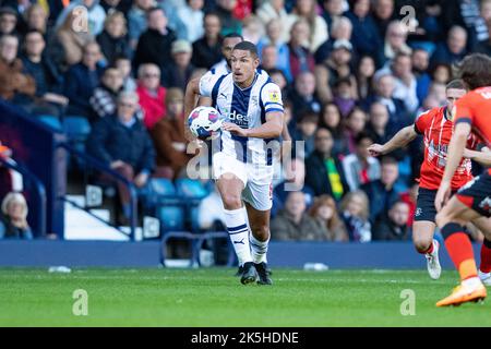 West Bromwich Albion«s Jake Livermore durante la partita del campionato Sky Bet tra West Bromwich Albion e Luton Town presso gli Hawthorns, West Bromwich, sabato 8th ottobre 2022. (Credit: Gustavo Pantano | MI News) Credit: MI News & Sport /Alamy Live News Foto Stock