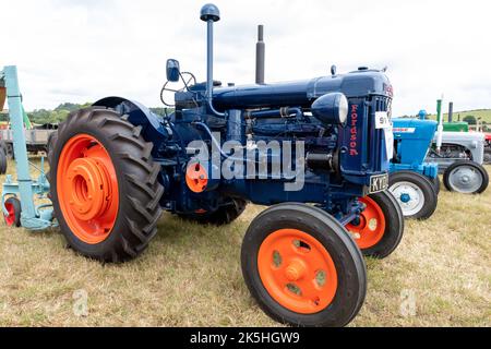 Ilminster.Somerset.United Kingdom.August 21st 2022.A restaurato 1948 Fordson Major E27N è in mostra ad un evento di Yesterdays Farming Foto Stock