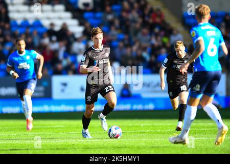 Peterborough, Regno Unito. 8th Ott 2022. Terry Taylor (23 Burton Albion) durante la partita della Sky Bet League 1 tra Peterborough e Burton Albion a London Road, Peterborough sabato 8th ottobre 2022. (Credit: Kevin Hodgson | MI News) Credit: MI News & Sport /Alamy Live News Foto Stock