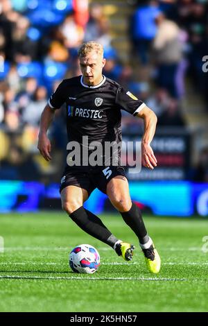 Peterborough, Regno Unito. 8th Ott 2022. Sam Hughes (5 Burton Albion) durante la partita della Sky Bet League 1 tra Peterborough e Burton Albion a London Road, Peterborough, sabato 8th ottobre 2022. (Credit: Kevin Hodgson | MI News) Credit: MI News & Sport /Alamy Live News Foto Stock