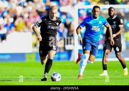 Peterborough, Regno Unito. 8th Ott 2022. Sam Hughes (5 Burton Albion) durante la partita della Sky Bet League 1 tra Peterborough e Burton Albion a London Road, Peterborough, sabato 8th ottobre 2022. (Credit: Kevin Hodgson | MI News) Credit: MI News & Sport /Alamy Live News Foto Stock