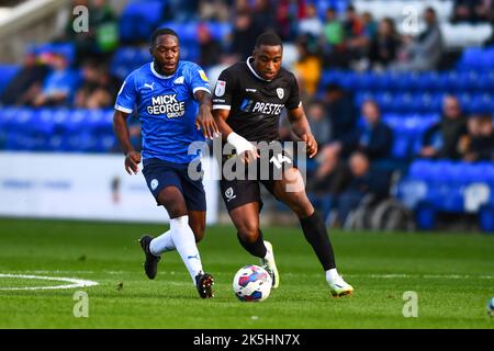 Peterborough, Regno Unito. 8th Ott 2022. Victor Adeboyejo (14 Burton Albion) durante la partita della Sky Bet League 1 tra Peterborough e Burton Albion a London Road, Peterborough sabato 8th ottobre 2022. (Credit: Kevin Hodgson | MI News) Credit: MI News & Sport /Alamy Live News Foto Stock