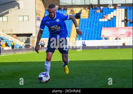 Peterborough, Regno Unito. 8th Ott 2022. Joe Ward (23 Peterborough United) durante la partita della Sky Bet League 1 tra Peterborough e Burton Albion a London Road, Peterborough sabato 8th ottobre 2022. (Credit: Kevin Hodgson | MI News) Credit: MI News & Sport /Alamy Live News Foto Stock