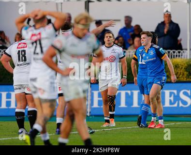 8th ottobre 2022; Royal Dublin Society Arena, Dublino, Irlanda; United Rugby Championships, Leinster contro Cell C Sharks; Rob Russell di Leinster segna una prova Foto Stock