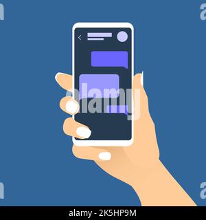 Donna che tiene in mano lo smartphone con messaggi chat. Bolle di testo sullo schermo del telefono. Concetto di applicazione mobile per la messaggistica online. Donna che usa il telefono per co Illustrazione Vettoriale