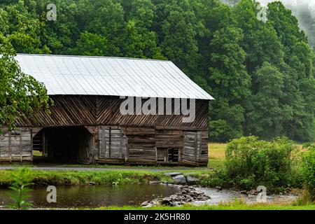 Caldwell Barn nella Valle di Cataloochee del Parco Nazionale delle Great Smoky Mountains, North Carolina Foto Stock