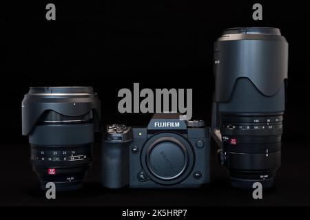 Irvine, Scozia, Regno Unito - 02 ottobre 2022: Fujifilm X-H2 la prima telecamera APSC con sensore 40mp. È arrivata la vista frontale dell’ultimo livello professionale di Fujifilm Foto Stock