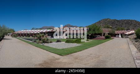 La fontana e la terrazza del Taliesin West di Frank Lloyd Wright Foto Stock