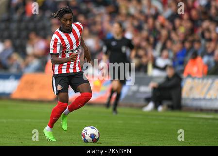 Swansea, Regno Unito. 08th Ott 2022. Abdoullah BA #17 di Sunderland durante la partita del Campionato Sky Bet Swansea City vs Sunderland al Swansea.com Stadium, Swansea, Regno Unito, 8th ottobre 2022 (Photo by Mike Jones/News Images) a Swansea, Regno Unito il 10/8/2022. (Foto di Mike Jones/News Images/Sipa USA) Credit: Sipa USA/Alamy Live News Foto Stock