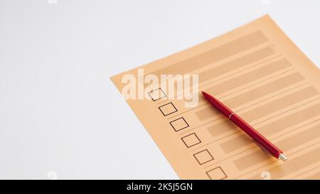 Questionario di voto ad angolo alto non completato Foto Stock