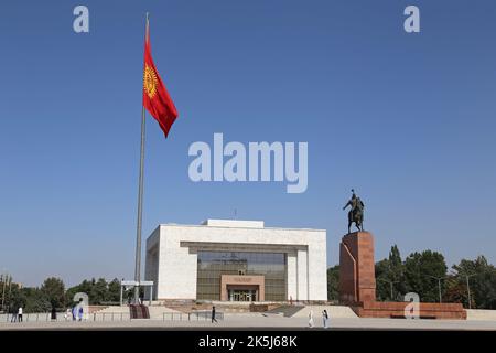 Museo storico statale e statua di Manas, Ala-Too Square, Bishkek, Bishkek City Region, Kirghizistan, Asia centrale Foto Stock