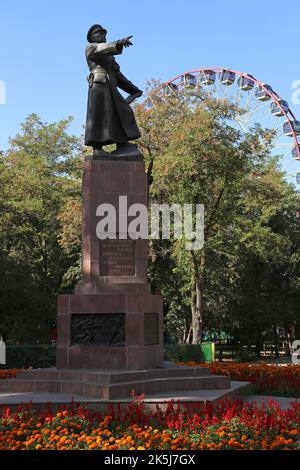 Statua di Ivan Panfilov (1893-1941), Parco Panfilov, Bishkek, Regione della città di Bishkek, Kirghizistan, Asia centrale Foto Stock