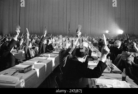 Il 1st° congresso del partito comunista DKP, riammesso nella Repubblica Federale con il sostegno della SED, si è svolto il 12-13 Foto Stock