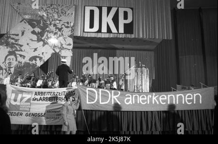 Il 1st° congresso del partito comunista DKP, riammesso nella Repubblica Federale con il sostegno della SED, si è svolto il 12-13 Foto Stock