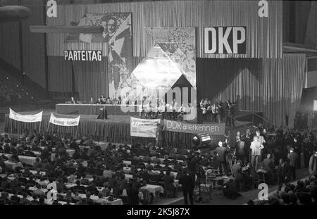 Il 1st° congresso del partito comunista DKP, riammesso nella Repubblica Federale con il sostegno della SED, si è svolto il 12-13 Foto Stock