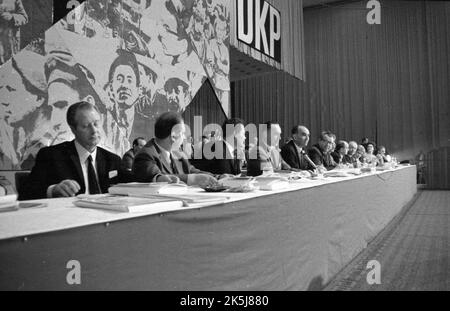Il 1st° congresso del partito comunista DKP, riammesso nella Repubblica Federale con il sostegno della SED, si è svolto il 12-13 Foto Stock