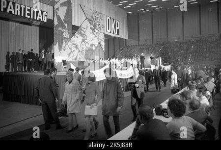 Il 1st° congresso del partito comunista DKP, riammesso nella Repubblica Federale con il sostegno della SED, si è svolto il 12-13 Foto Stock