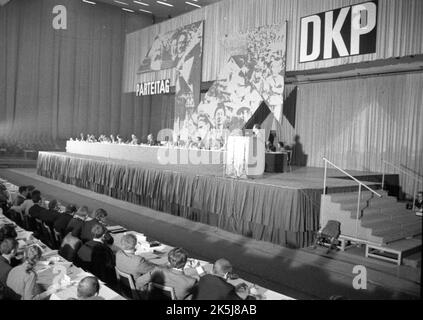 Il 1st° congresso del partito comunista DKP, riammesso nella Repubblica Federale con il sostegno della SED, si è svolto il 12-13 Foto Stock
