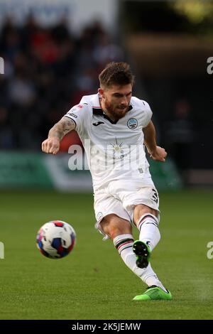 Swansea, Regno Unito. 08th Ott 2022. Ryan Manning della città di Swansea in azione. Incontro del campionato EFL Skybet, Swansea City contro Sunderland al Swansea.com Stadium di Swansea, Galles, sabato 8th ottobre 2022. Questa immagine può essere utilizzata solo per scopi editoriali. Solo per uso editoriale, licenza richiesta per uso commerciale. Nessun utilizzo nelle scommesse, nei giochi o nelle pubblicazioni di un singolo club/campionato/giocatore. pic di Andrew Orchard/Andrew Orchard SPORTS photography/Alamy Live news Credit: Andrew Orchard SPORTS photography/Alamy Live News Foto Stock